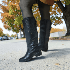 Bota Cano Longo em Couro Legítimo com Salto Bloco Baixo e Cadarço Traseiro -1590