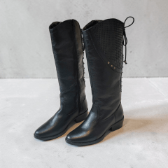 Bota Cano Longo em Couro Legítimo com Salto Bloco Baixo e Cadarço Traseiro -1590