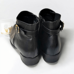 Bota em Couro Legitimo com Fivela e Recorte -4001