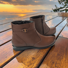 Bota Feminina Confortável em Couro Legítimo com Salto Baixo e Forro Acolchoado - 1586