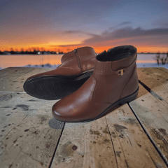 Bota Feminina Confortável em Couro Legítimo com Salto Baixo e Forro Acolchoado - 1586