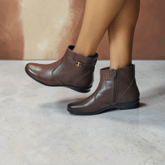 Bota Feminina Confortável em Couro Legítimo com Salto Baixo e Forro Acolchoado - 1586