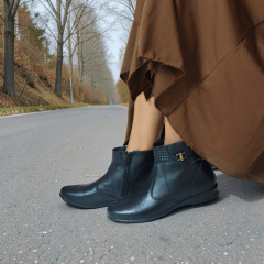 Bota Feminina Confortável em Couro Legítimo com Salto Baixo e Forro Acolchoado - 1586