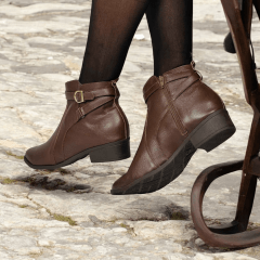 Bota Feminina em Couro Legítimo com Fivela e Zíper Lateral – Detalhe em X no Calcanhar-4002