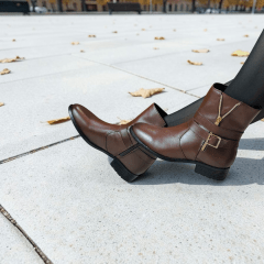 Coturno Feminino Elegante em Couro Legítimo com Salto Bloco, Detalhe em Zíper e Zíper Lateral -1587