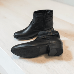 Coturno Feminino em Couro Legítimo com 4 Fivelas, Salto Bloco Confortável e Zíper Lateral - 1588