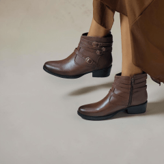 Coturno Feminino em Couro Legítimo com 4 Fivelas, Salto Bloco Confortável e Zíper Lateral - 1588