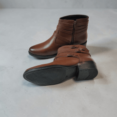 Coturno Feminino em Couro Legítimo com 4 Fivelas, Salto Bloco Confortável e Zíper Lateral - 1588