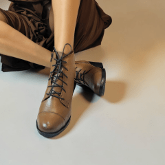 Coturno Feminino em Couro Legítimo com Salto Bloco, Cadarço e Zíper Lateral -1589