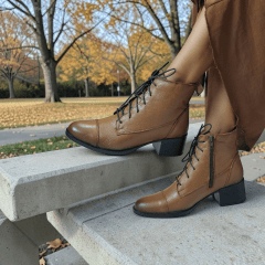 Coturno Feminino em Couro Legítimo com Salto Bloco, Cadarço e Zíper Lateral -1589