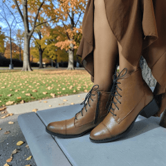 Coturno Feminino em Couro Legítimo com Salto Bloco, Cadarço e Zíper Lateral -1589