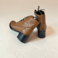 Coturno Feminino em Couro Legítimo com Salto Bloco, Cadarço e Zíper Lateral -1589