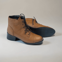 Coturno Feminino em Couro Legítimo com Salto Bloco, Cadarço e Zíper Lateral -1589