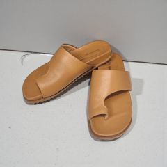 Papete Feminina em Couro Legítimo com Cabedal Firme e Recorte Dedeira - 5175