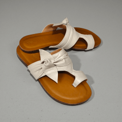 Rasteira Elegante em Couro Legítimo com Laço Lateral - 5174