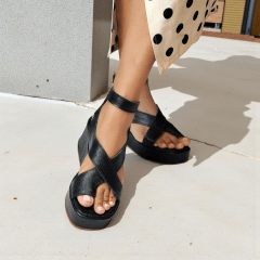 Anabela de Couro Legítimo com Design Cruzado e Fivela na Lateral -5155