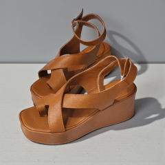 Anabela de Couro Legítimo com Design Cruzado e Fivela na Lateral -5155