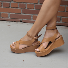 Anabela de Couro Legítimo com Design Cruzado e Fivela na Lateral -5155