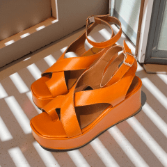 Anabela de Couro Legítimo com Design Cruzado e Fivela na Lateral -5155