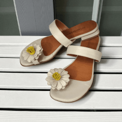 Rasteira Feminina com Flor no Dedo e Saltinho – Couro Legítimo -5139