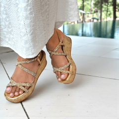 Sandália Anabela em Couro Legítimo com Detalhes em Micro-Strass - 5158