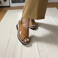 Sandália Anabela Leve em Couro Legítimo | Cabedal em X Acolchoado com Fechamento em Velcro - 5150