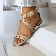 SANDALIA DE COURO COM SALTINHO E SPIKES - 5106