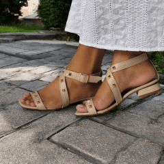 SANDALIA DE COURO COM SALTINHO E SPIKES - 5106