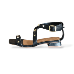 SANDALIA DE COURO COM SALTINHO E SPIKES - 5106