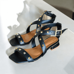 SANDALIA DE COURO COM SALTINHO E SPIKES - 5106