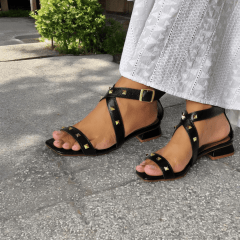 SANDALIA DE COURO COM SALTINHO E SPIKES - 5106