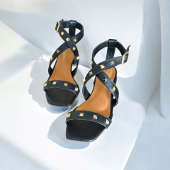 SANDALIA DE COURO COM SALTINHO E SPIKES - 5106