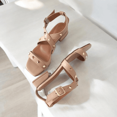SANDALIA DE COURO COM SALTINHO E SPIKES - 5106