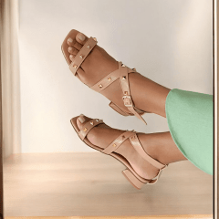 SANDALIA DE COURO COM SALTINHO E SPIKES - 5106