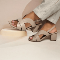 SANDÁLIA ELEGANTE EM COURO LEGÍTIMO COM SALTO BLOCO - 45522