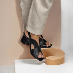 SANDÁLIA ELEGANTE EM COURO LEGÍTIMO COM SALTO BLOCO - 45522