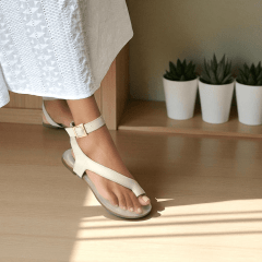 Sandália em Couro Legítimo com Dedinho e Fivela – Leve e Estilosa- 5135