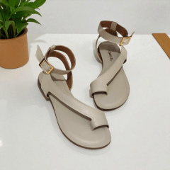 Sandália em Couro Legítimo com Dedinho e Fivela – Leve e Estilosa- 5135