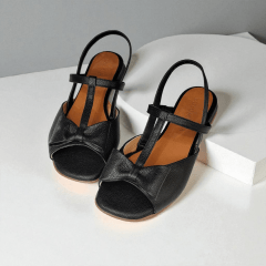 Sandália Feminina com Saltinho Baixo Detalhe de Laço, Couro Legítimo e Elástico no Calce - 5134