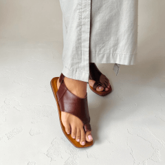 Sandália Rasteira em Couro Legítimo com Dedo e Velcro – Elegância e Conforto - 5183