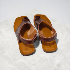 Sandália Rasteira em Couro Legítimo com Dedo e Velcro – Elegância e Conforto - 5183