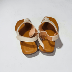 Sandália Rasteira em Couro Legítimo com Dedo e Velcro – Elegância e Conforto - 5183