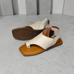 Sandália Rasteira em Couro Legítimo com Dedo e Velcro – Elegância e Conforto - 5183