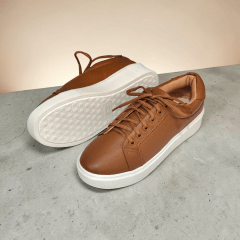 Tênis Feminino em Couro Legítimo com Cadarço – Conforto e Estilo -45494